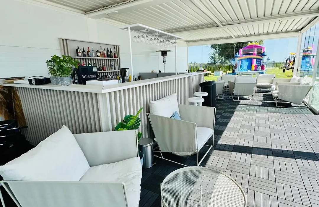 DESTINO wakacyjne domki-dwa podgrzewane baseny-drink bar-1